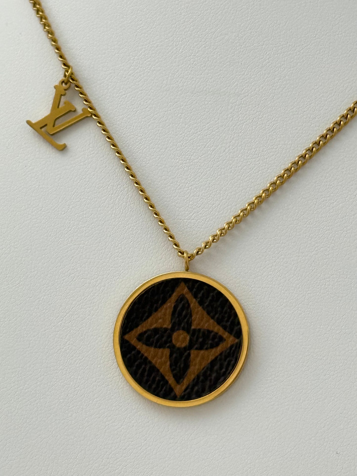 Brown Pendant Necklace