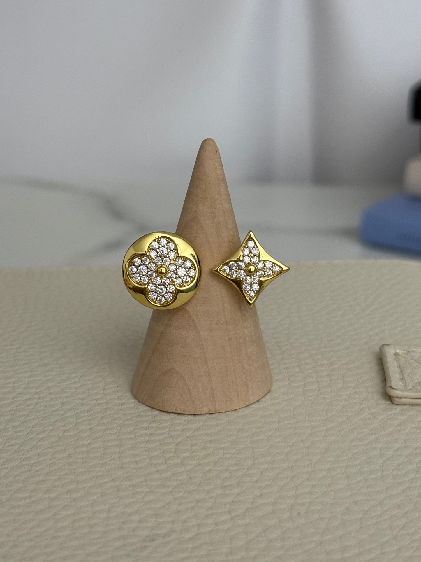 Lou Crystal Ring