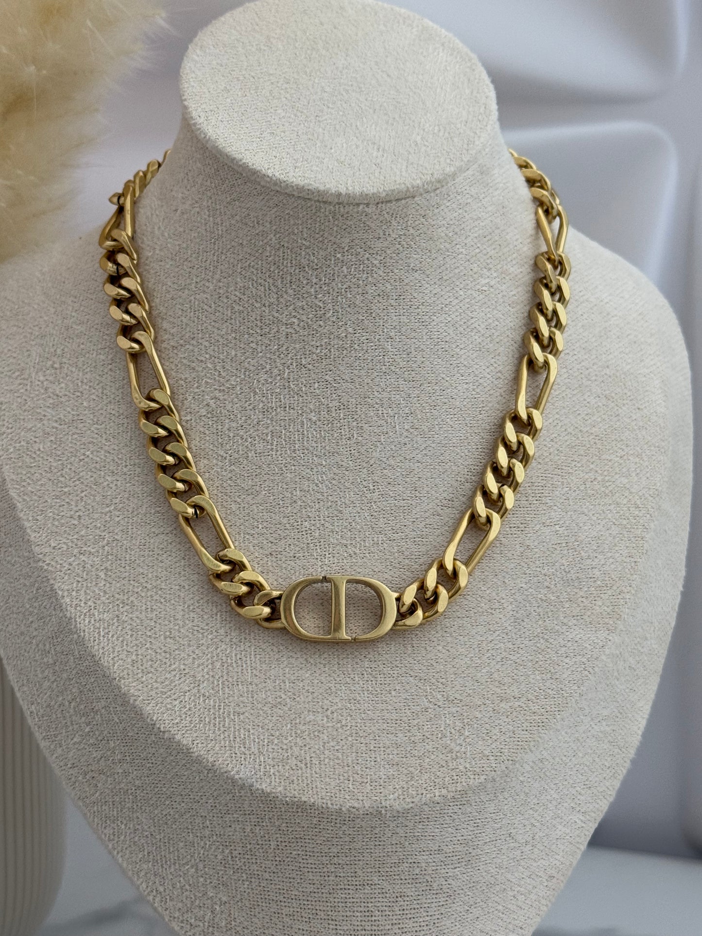 Olivia Choker