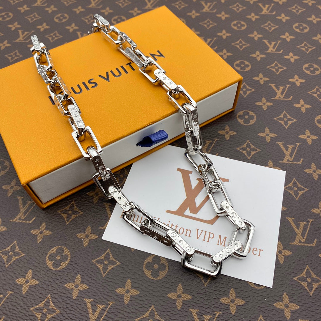 Lou Silver Necklace