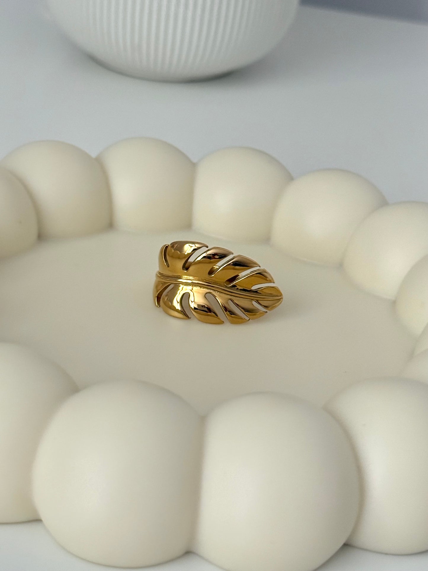 Tropical Leaf Ring