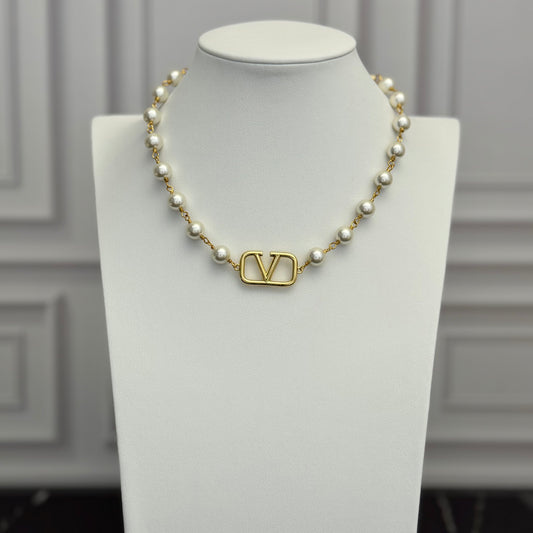 Perla V Necklace