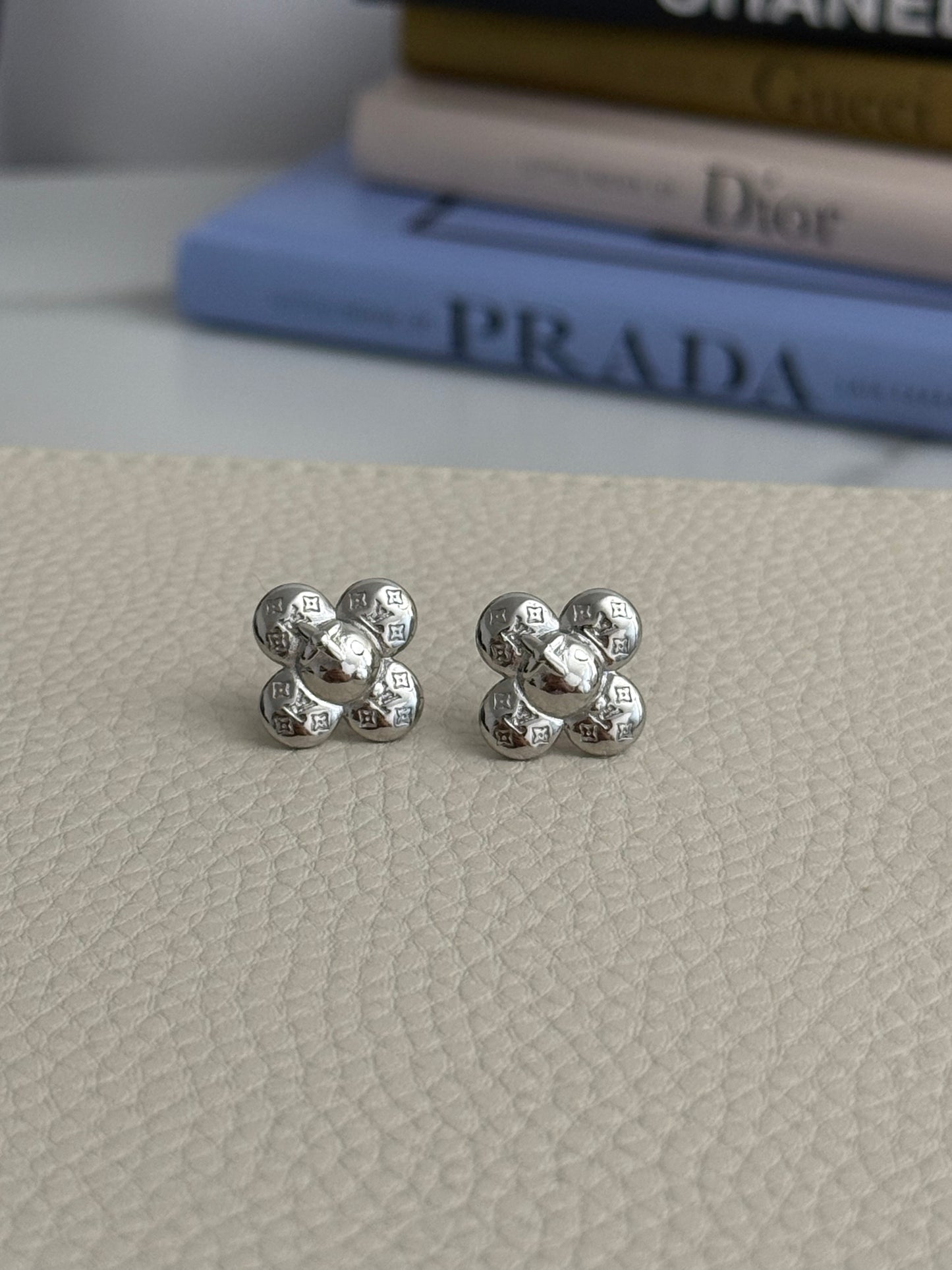 Vivi Silver Earring